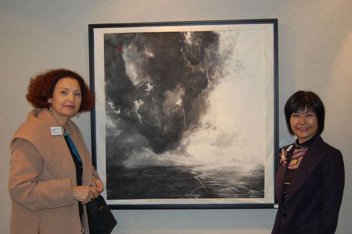 On right. Painter Rikka with "La pluie dans une grande ville" (Rain In A Big City #28), Michelle Alimi-Kruithof on left.